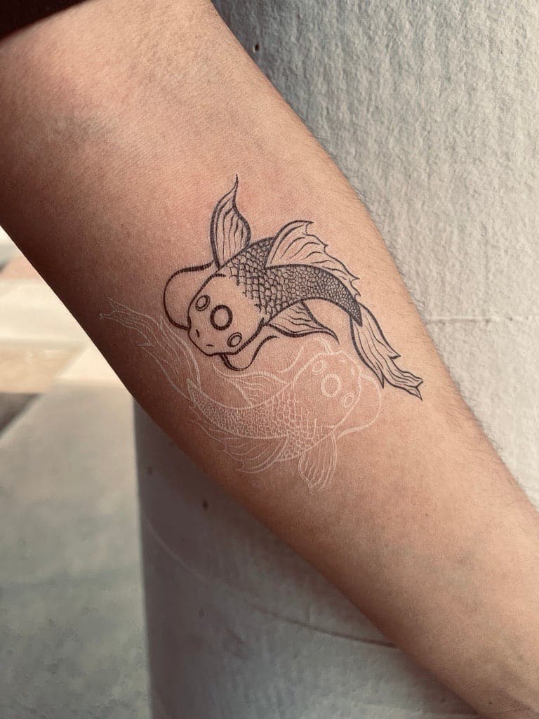 Minimalist fish tattoo | Pisces tattoo designs, Small fish tattoos, Tiny  tattoos